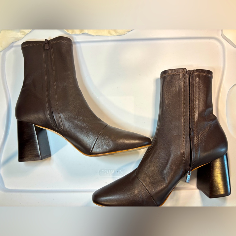 Genuine Leather boots mint condition